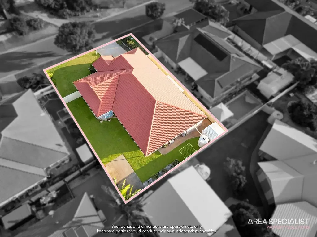 Ormeau 4房  GENEROUS FAMILY HOME IN NORFOLK ESTATE