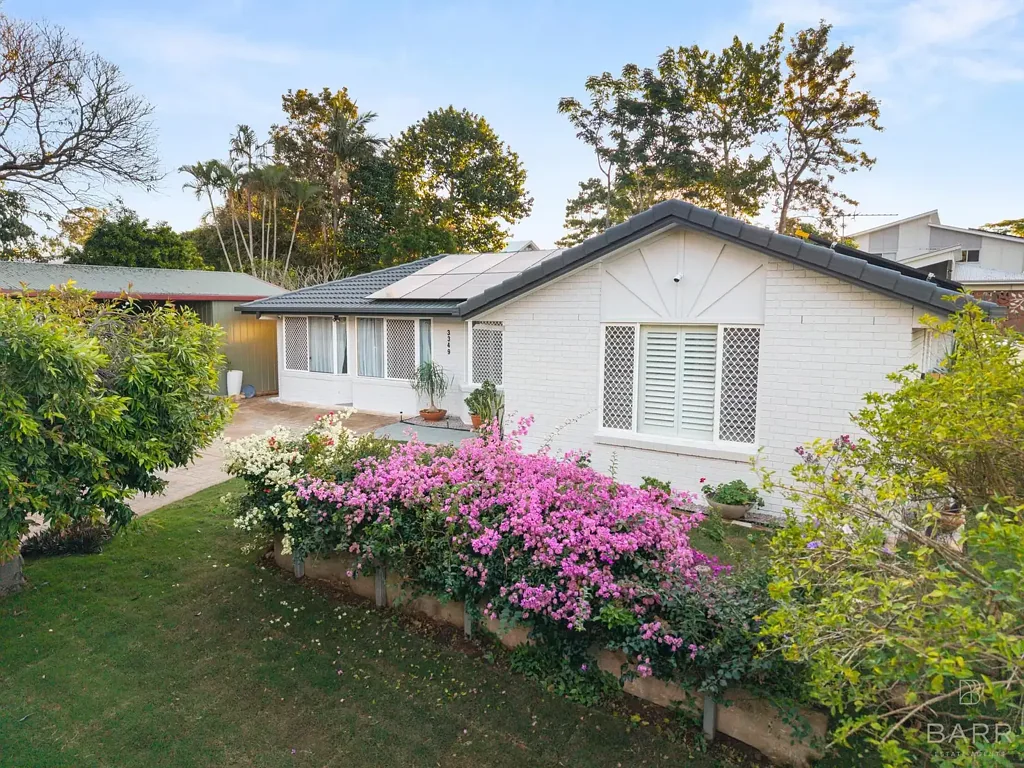 Bellbowrie 5房 五卧宽敞住宅 双车库太阳能 Bellbowrie宁静社区 精心装修布局 家庭休闲理想地 ELEVATED FAMILY HOME - 5 bedrooms on 740m2!