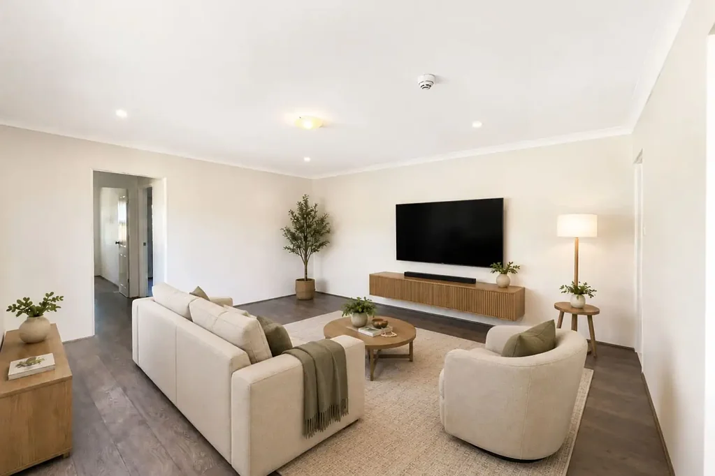 Expansive Top-Floor Apartment in a Prime Location