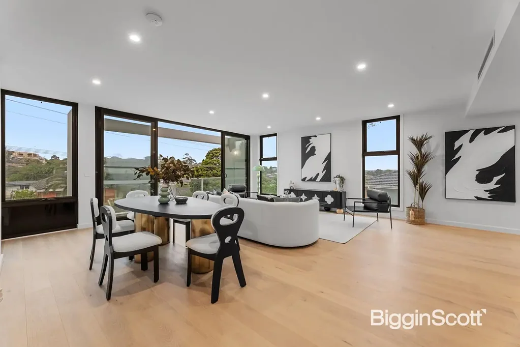 Doncaster 4 Bedroom Brand-New Luxury Townhouse in Prime Doncaster Location