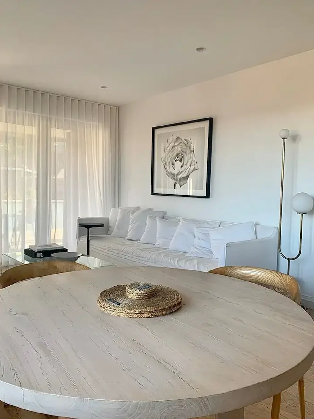 Fully Furnished Top Level 3bdrm Apartment Filled with Sun