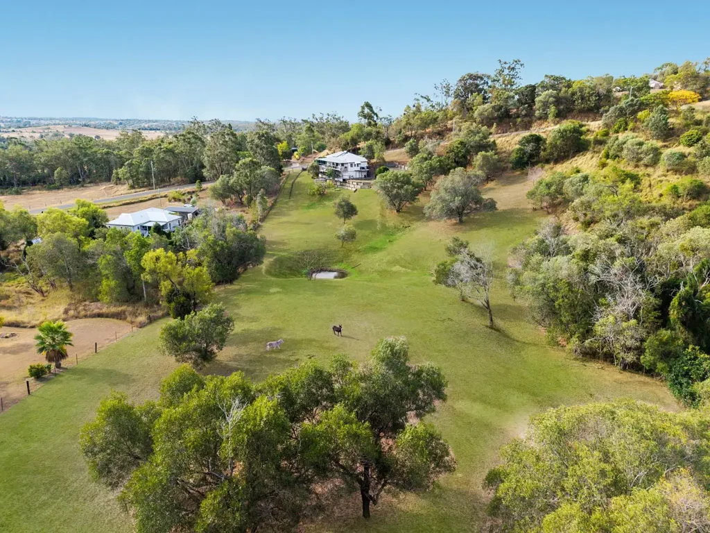 Summerholm 4 Bedroom WHERE COUNTRY CHARM MEETS CAPTIVATING VIEWS