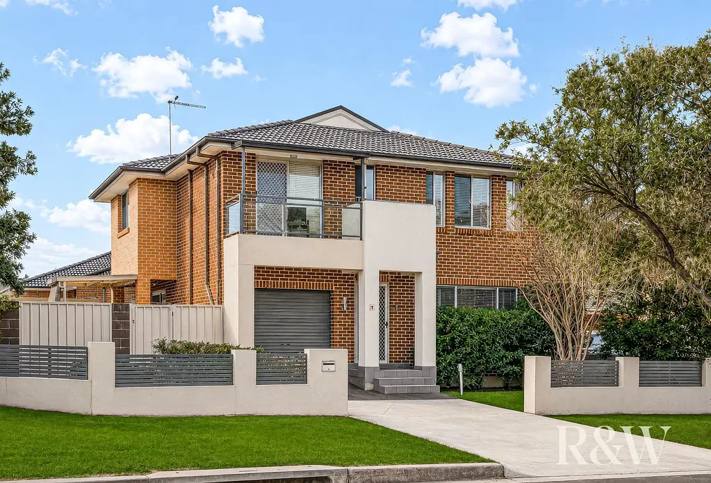 Rooty Hill 4房 Rooty Hill 最好的联排别墅之一 (284平方米) + 临街 One of The Best Townhouses in Rooty Hill (284m2) + Street Frontage
