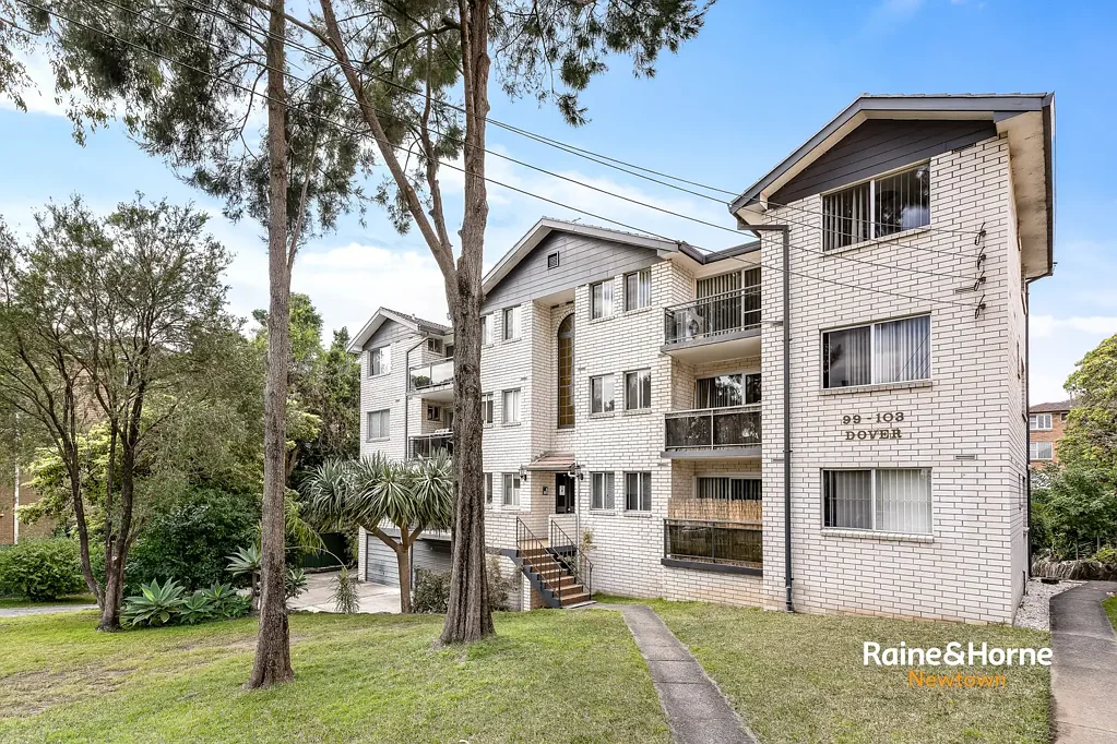 Centrally located & close to all amenities