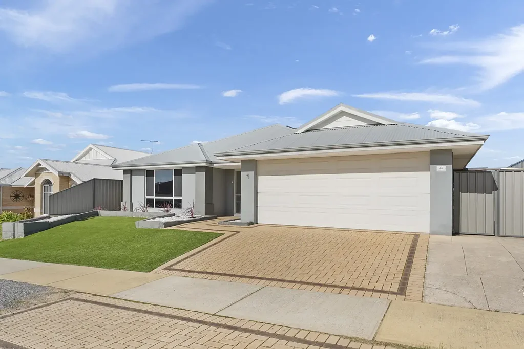 Baldivis 4Zimmer An entertainer's delight with exceptional space, oversized bedrooms and a backyard made for unforgettable gatherings.