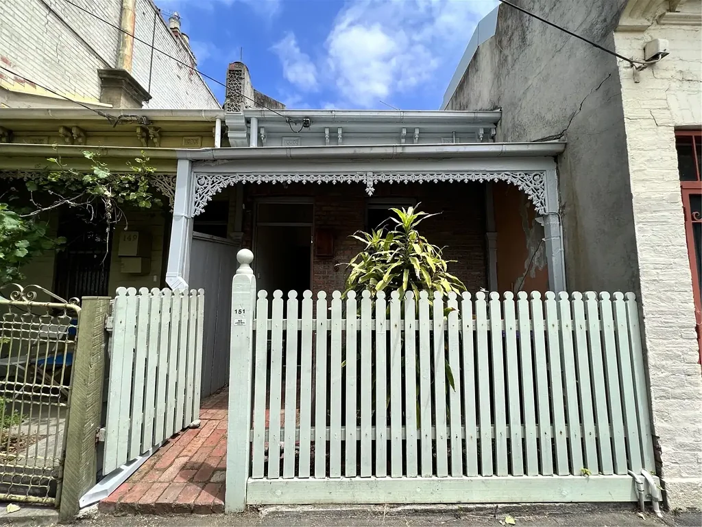 Convenient Two Bedroom House - Sure to Impress!