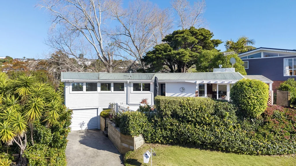 Mellons Bay 3 Bedroom Premium School Zones Without Premium Price Tag