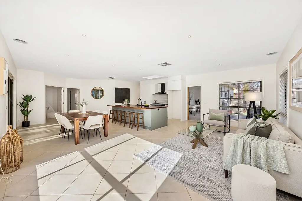 Amaroo 5 Slaapkamer Grand Proportions, Renovated Style, Effortless Single Level Living