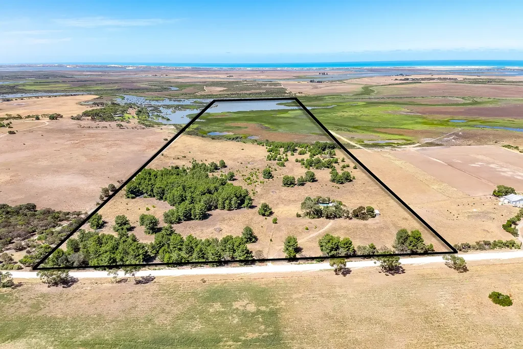 Hindmarsh Island 2침실 A Rare Opportunity to Reimagine on a Substantial Land Holding