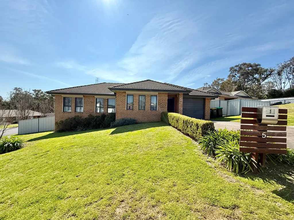 5 Henry Place, Young, NSW 2594