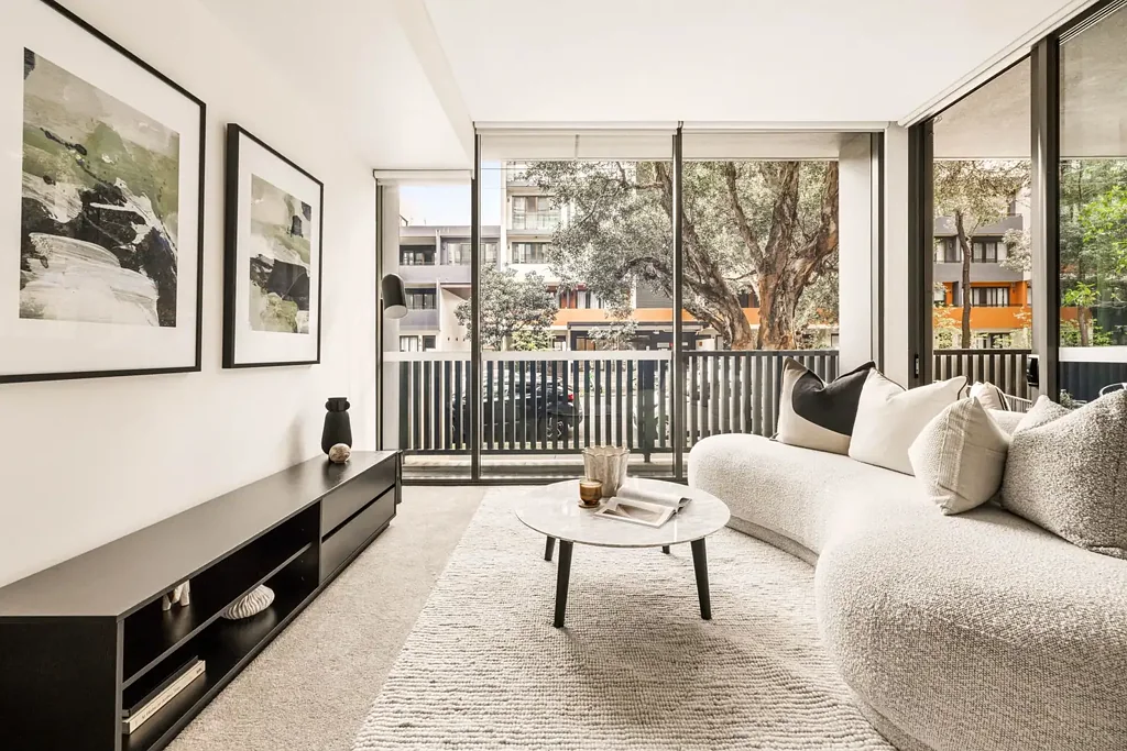 Rosebery 1 Bedroom Private Access. Leafy Outlook. One Bed Done Differently.