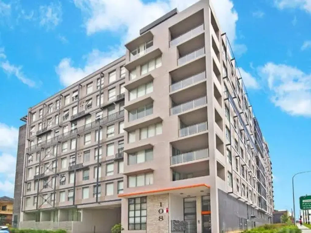 Modern 1-Bedroom Apartment with Parking – Electricity & Water Included