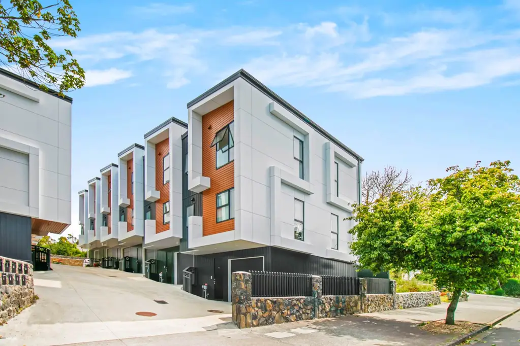 Epsom 4 Bedroom Urgent Sale - Modern Luxury In DGZ