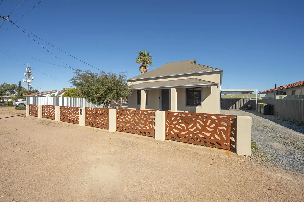 Port Pirie 3બેડરૂમ Large spacious allotment beautifully renovated
