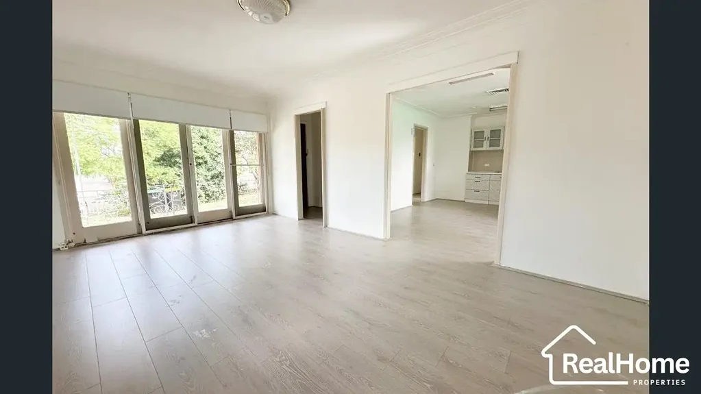 Comfortable 3-Bedroom Home in Prime Kingswood Location