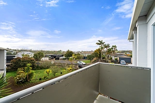 4/12 Cruickshank Crescent, Meadowbank, Auckland City