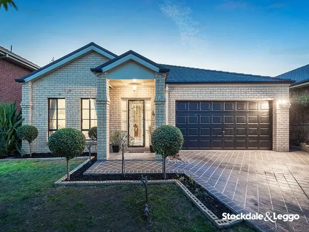 4 BEDROOM FAMILY HOME FOR RENT IN CRAIGIEBURN - CLOSE TO EVERYTHING !!