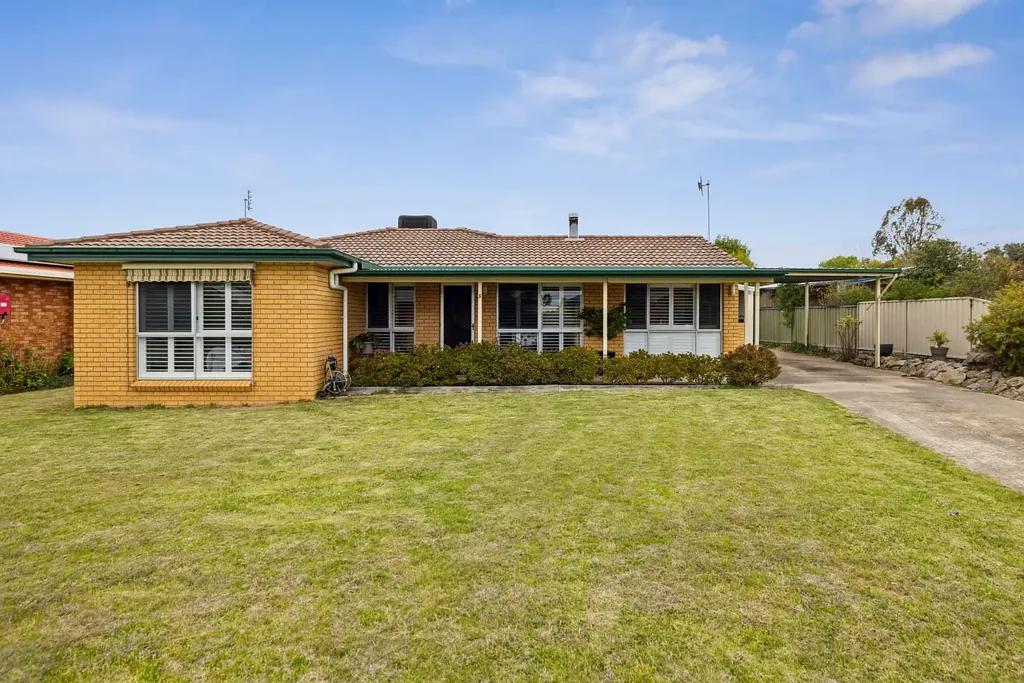 6 Gibson Avenue, Harden, NSW 2587