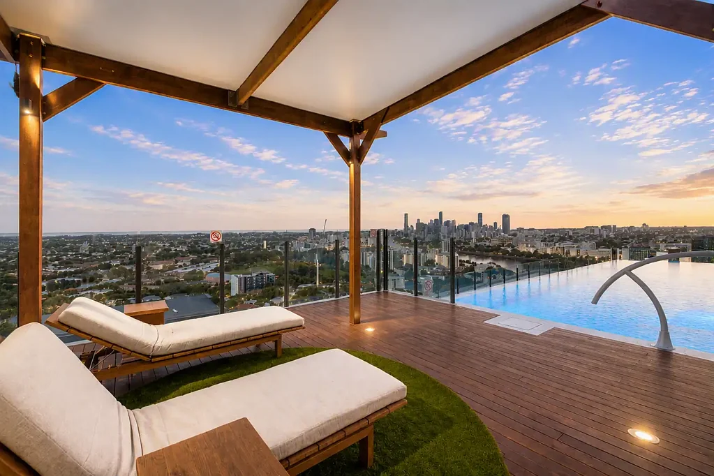 Spacious Two-Bedroom Apartment Moments from Toowong Village