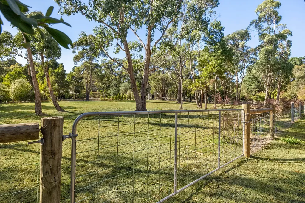32 Goldies Lane, Woodend, VIC 3442