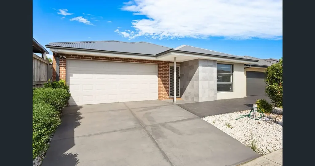 Low Maintenance Stylish Family Living in Prime Cranbourne East Location!