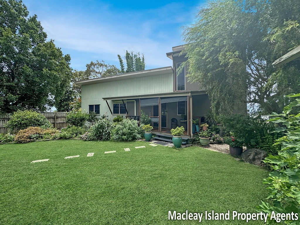24-26 Blue Waters Crescent, Macleay Island, QLD 4184