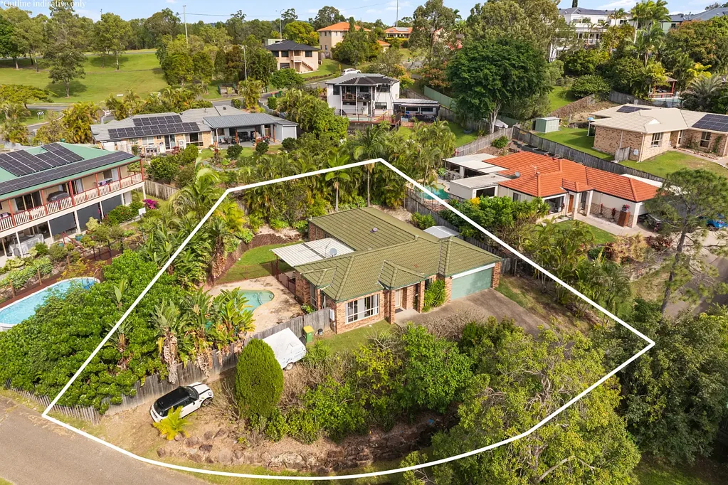 Oxenford 4Habitaciones Privacy, Pool and Endless Potential in a Prime Location!