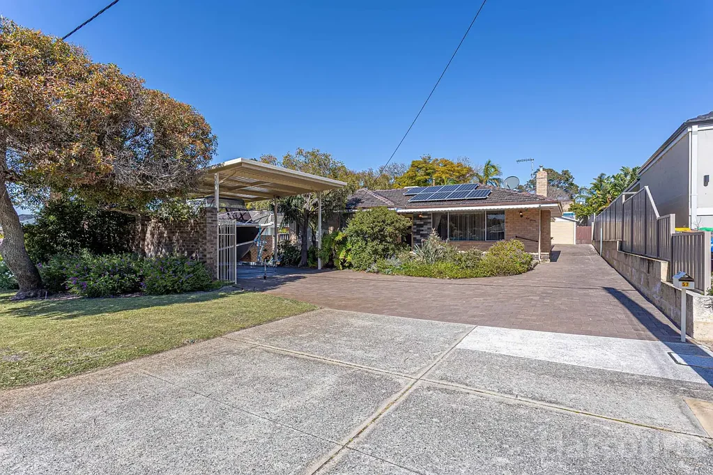 Dianella 3ਬੈੱਡਰੂਮ Wonderful opportunity! Stunning 1960's built 3-bedroom, 2-bathroom home in sort after location & salt water below ground pool
