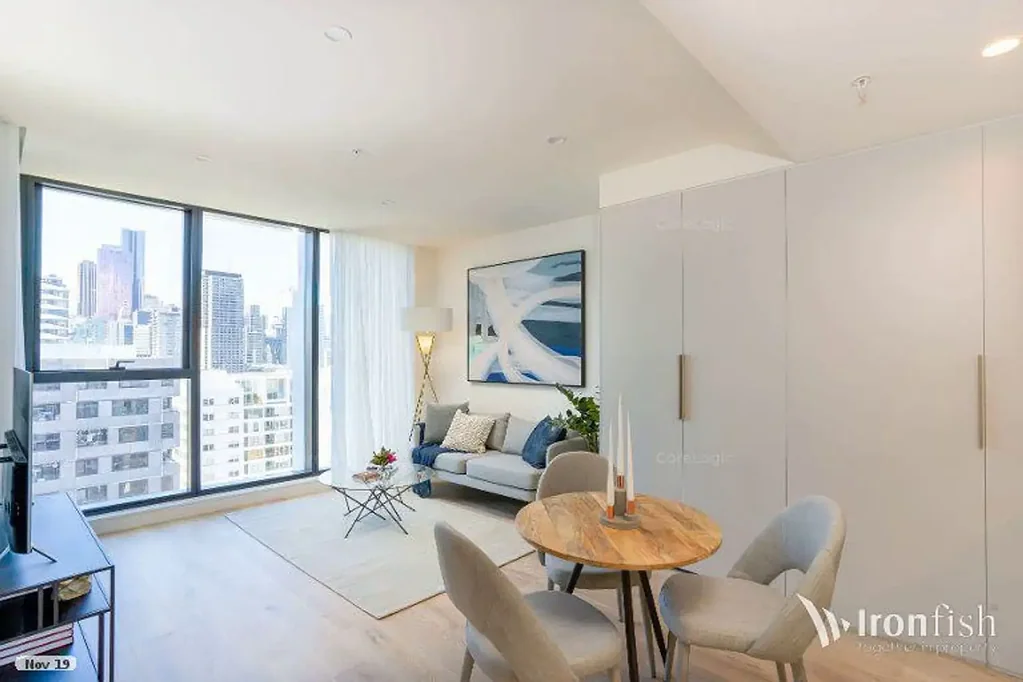 Safest Building in CBD with 24 hours concierge!