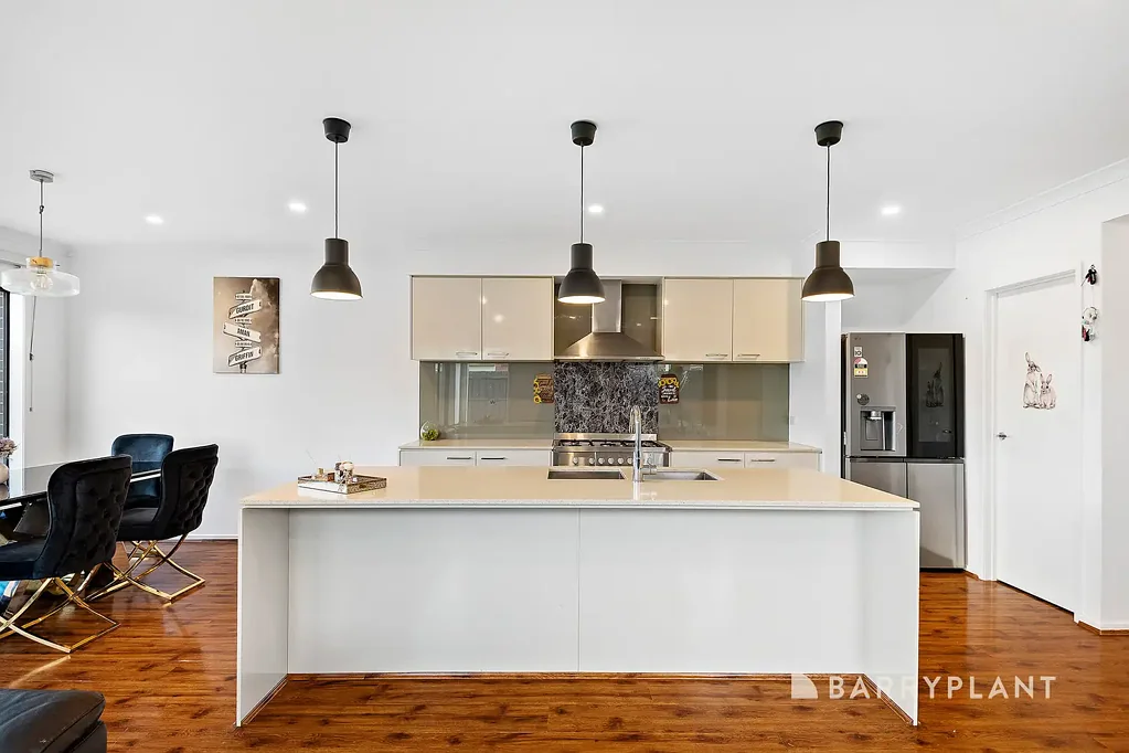 Beaconsfield 4બેડરૂમ MUST SELL!