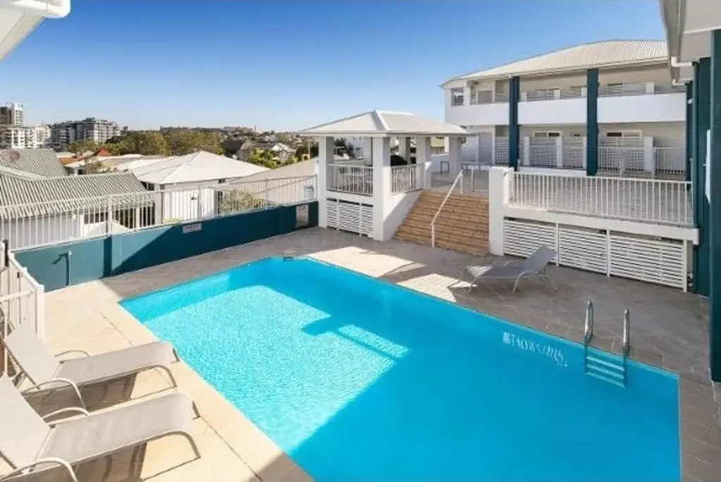 Tri-Level Townhouse Walk to All Amenities