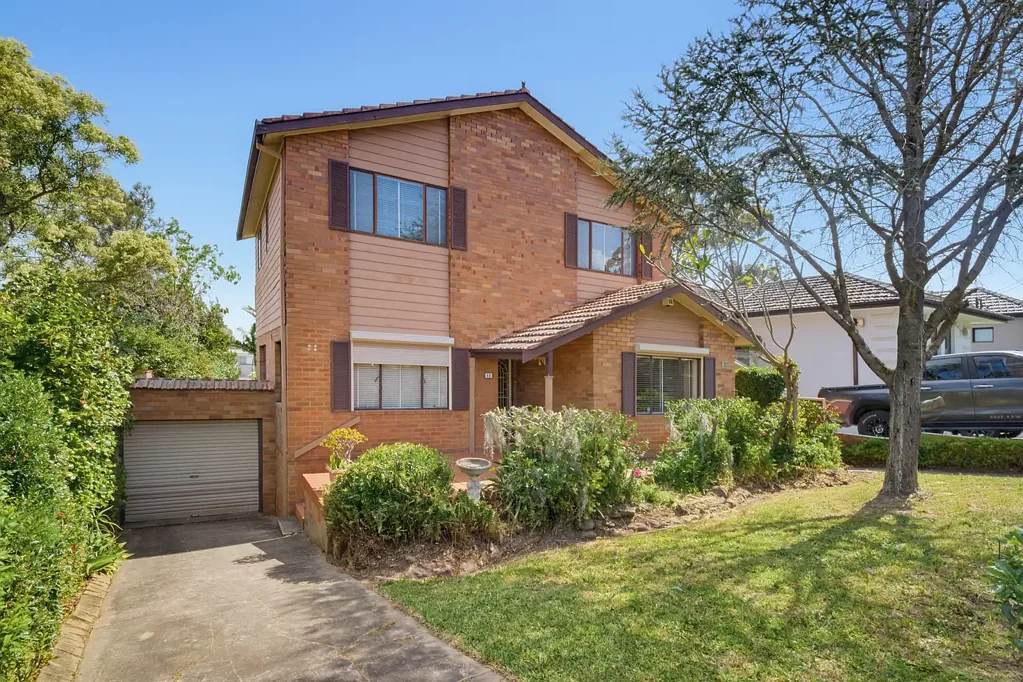 Punchbowl 4房 位于备受追捧的 Mount Lewis 区域的绝佳机会 Exceptional Opportunity in a Tightly Held Mount Lewis Location