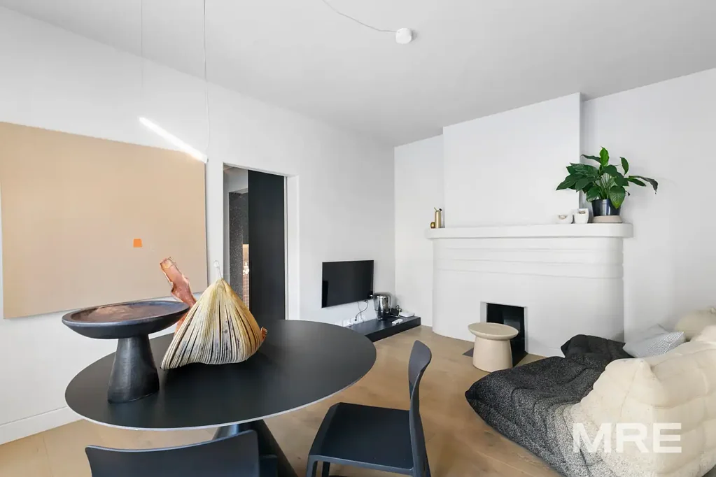 Furnished charm in iconic block
