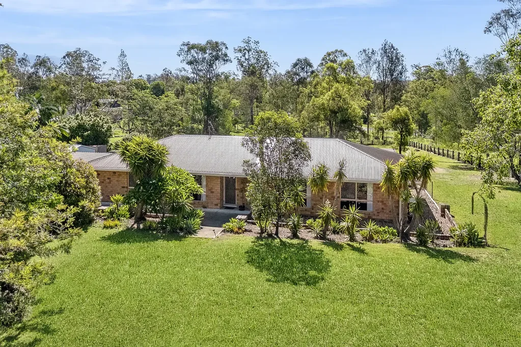 Cedar Vale 4房 Cedar Vale宁静私宅 4993平米拐角地 开放式厨餐 主卧套间 遮盖娱乐区 多代同堂潜力 LIFESTYLE CHANGE 4,933M2 WITH POTENTIAL STCA