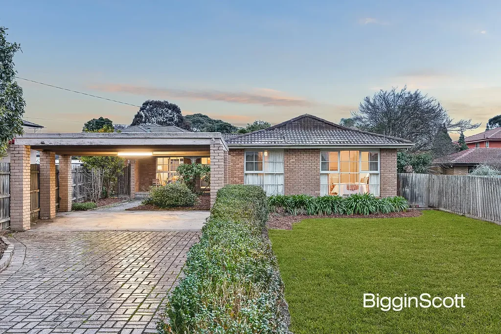 Glen Waverley 4ਬੈੱਡਰੂਮ FAMILY SERENITY ON 953SQM APPROX. IN DUAL SCHOOL ZONES!