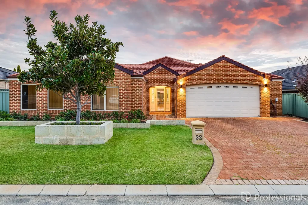 Landsdale 4房  Interested? Better Call Tom! 0488 004 363