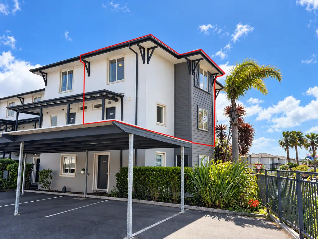 Two-Level Corner Apartment - Walk to Botany Town Centre