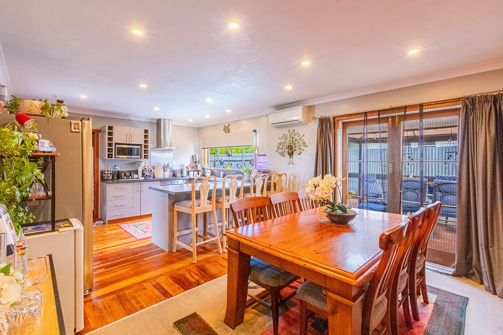 Napier South 4 Bedroom The quarter acre dream - so close to town!