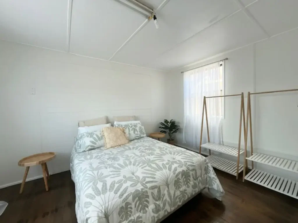 FULLY FURNISHED ONE BEDROOM GRANNY FLAT IN PICTURESQUE MANNI
