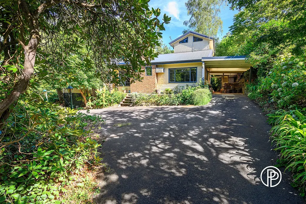 Warburton 3غرفة نوم STORY BOOK HOME ON MAGICAL 3/4 ACRE, WALKING DISTANCE TO TOWN