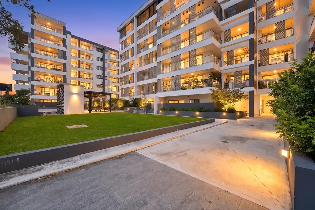 Bankstown 1房 轻松进入 Bankstown 繁荣市场 | 步行可达车站、地铁和 Bankstown Central Affordable Entry into Bankstown's Thriving Market | Walk to Station, Metro & Bankstown Central