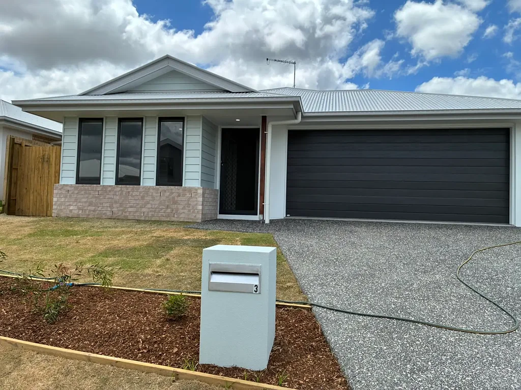 Spacious 4-Bedroom, 2-Bathroom House With Ducted Airconditioning and Study Nook