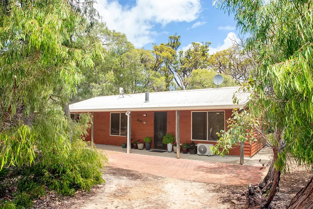 21 Flora Grove, Molloy Island, WA 6290