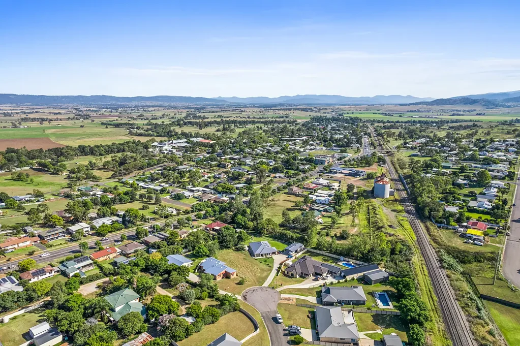 Aberdeen 6chambre Two Modern 3-Bedroom Units Can be Sold Together or Separately