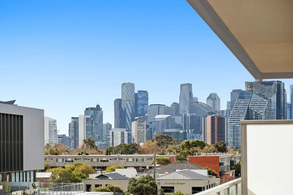 Port Melbourne 2Kwarto Light-Filled Living in a Coveted Port Melbourne Pocket