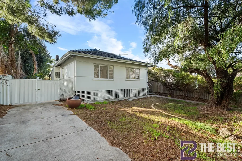 Medina 3Kwarto Welcome to 29 Ougden Way, Medina - A Rare Opportunity on 741sqm of Prime Land!