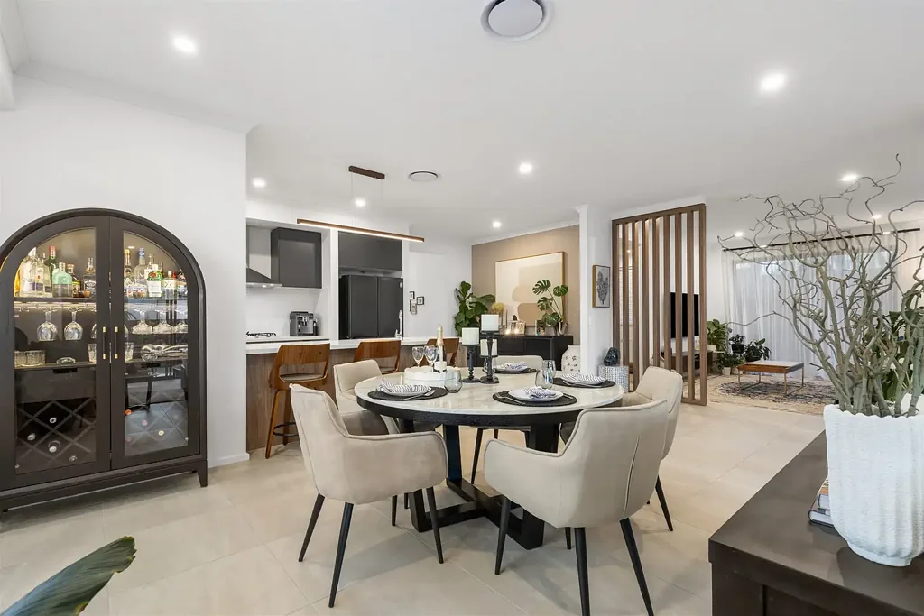 Upper Kedron 4침실 Sophisticated Low-Set Living Surrounded by Nature