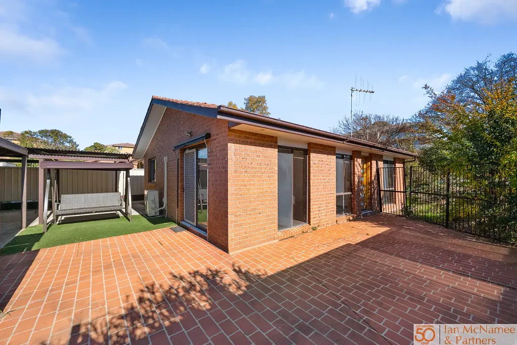 **UNDER APPLICATION**

Stylish 2-Bedroom Townhouse in a Convenient Queanbeyan Location