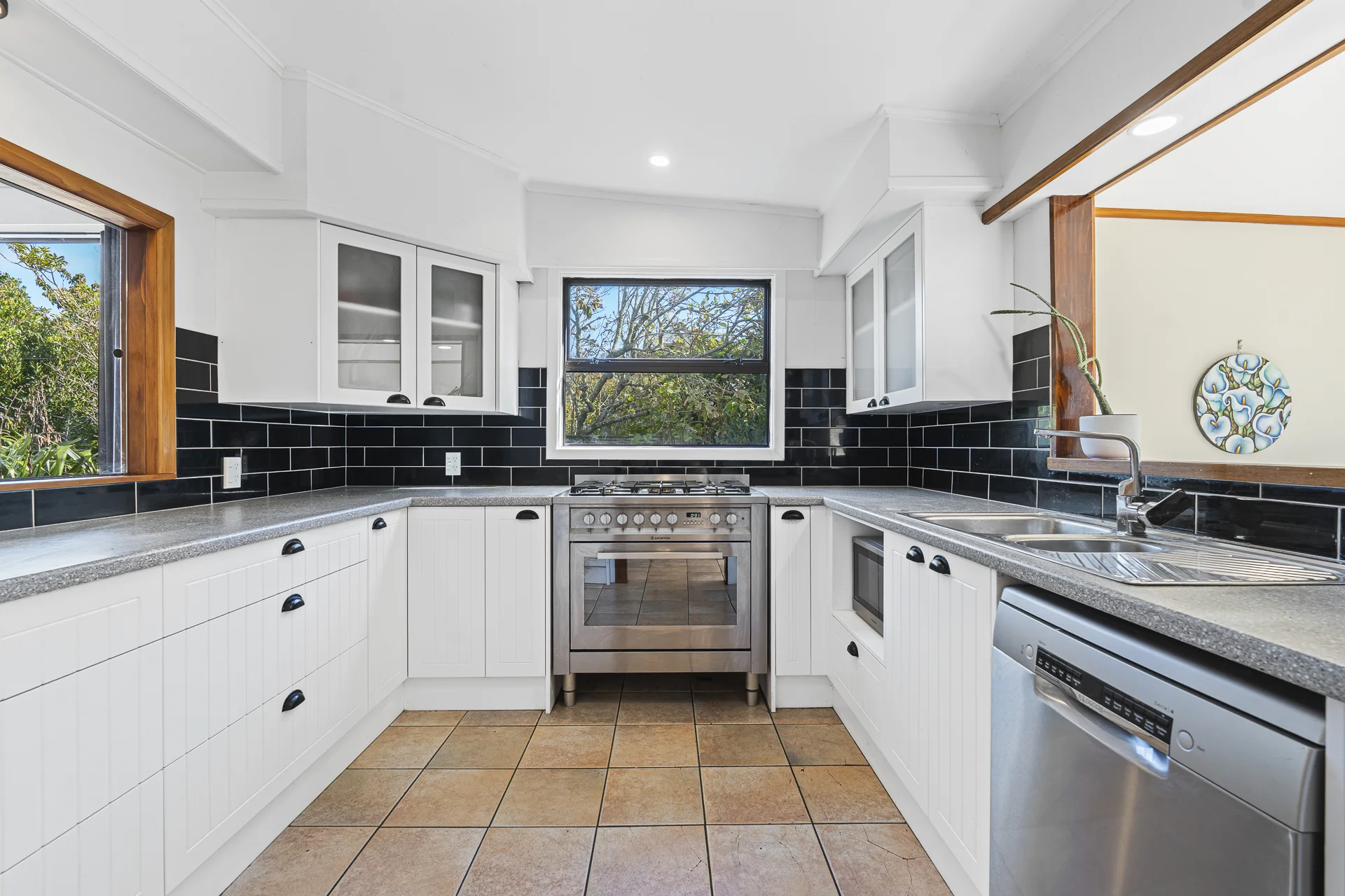 Moturoa 3 Bedroom 1940's Charm With Modern Comforts