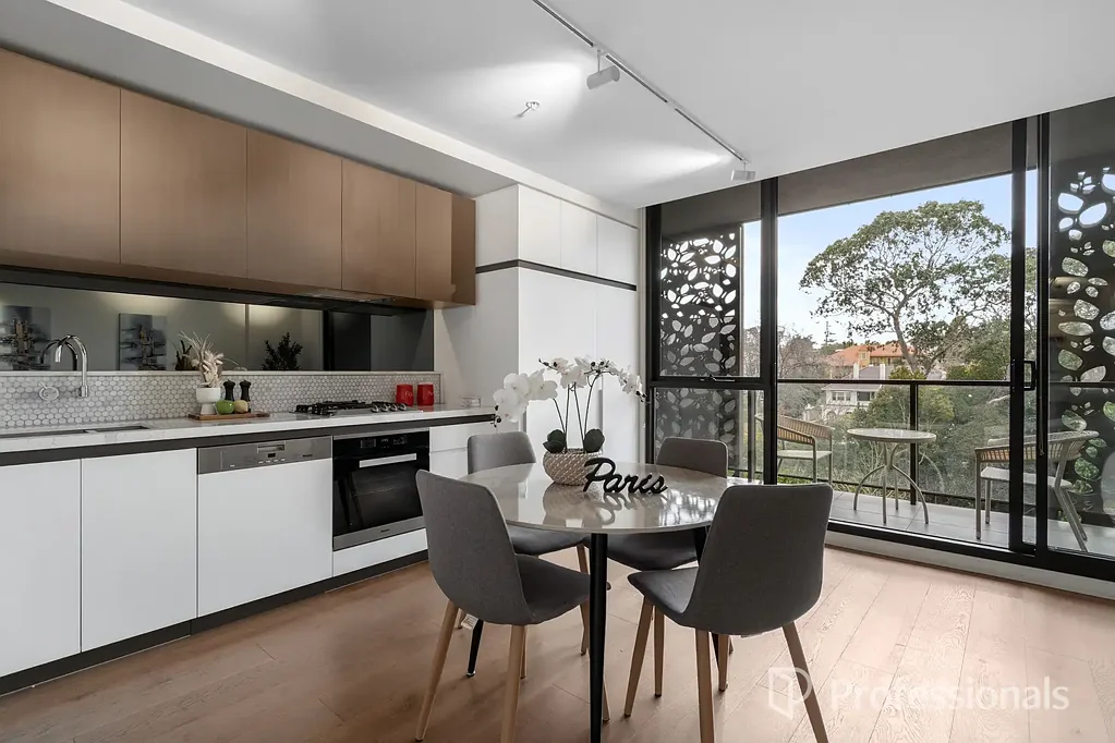 Toorak 2 Bedroom Toorak Prestige with Leafy Urban Panorama